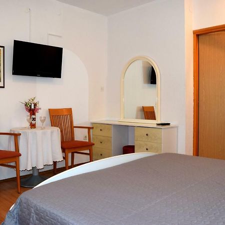 Holiday Room Macukin Brela Esterno foto