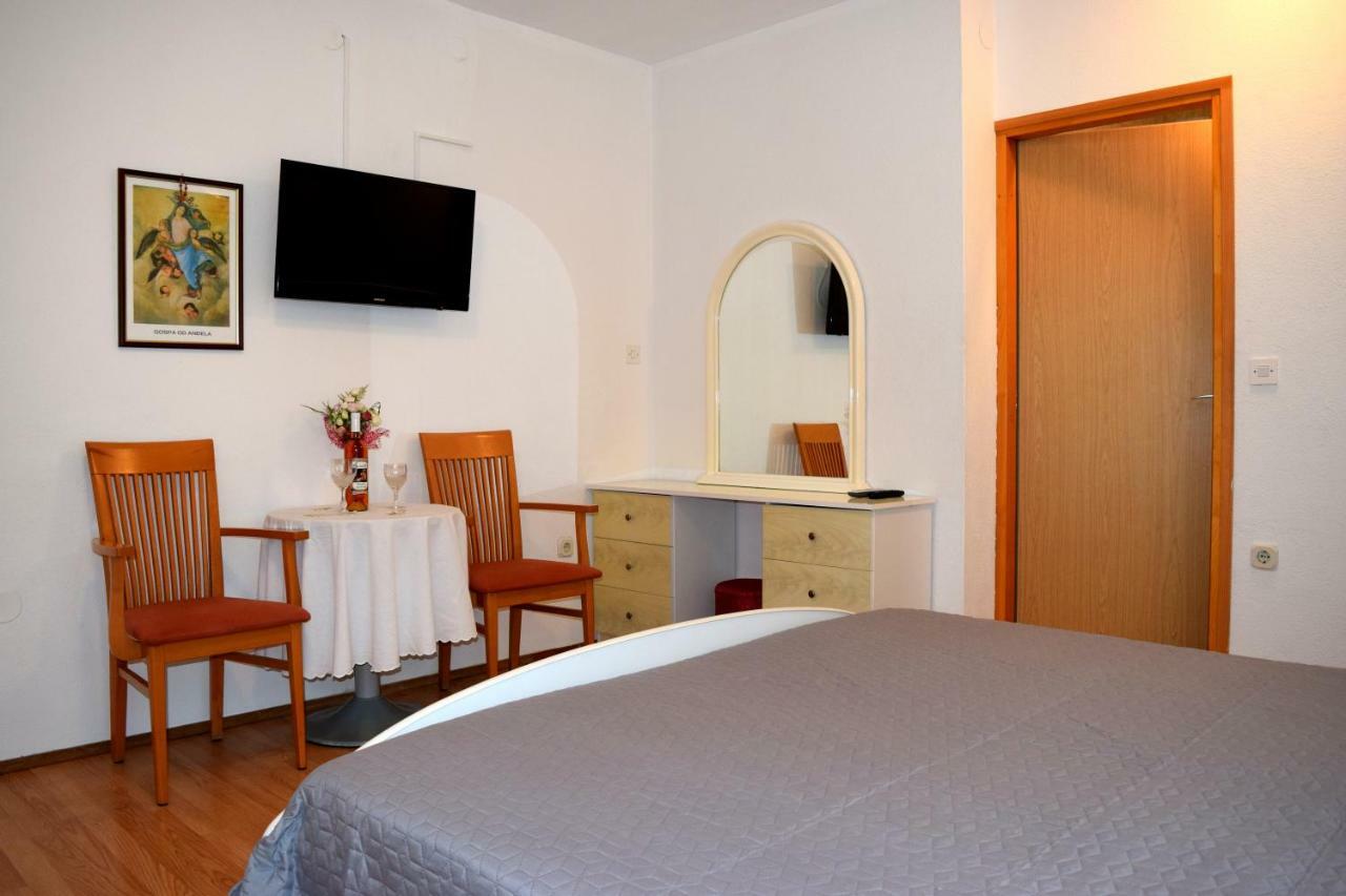 Holiday Room Macukin Brela Esterno foto